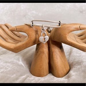 🗝Alex & Ani bracelet🗝